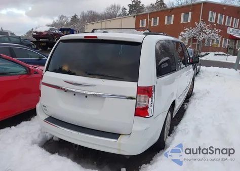 2014 Chrysler Town & Country Touring z USA, uszkodzony, nr VIN 2C4RC1BG2ER131507